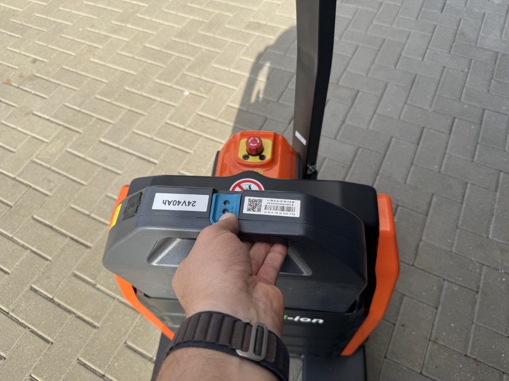 Elektrinis palečių vežimėlis EDGE Pro - 1500 kg ir 1150 mm šakės, 24V40Ah baterija - Image 5