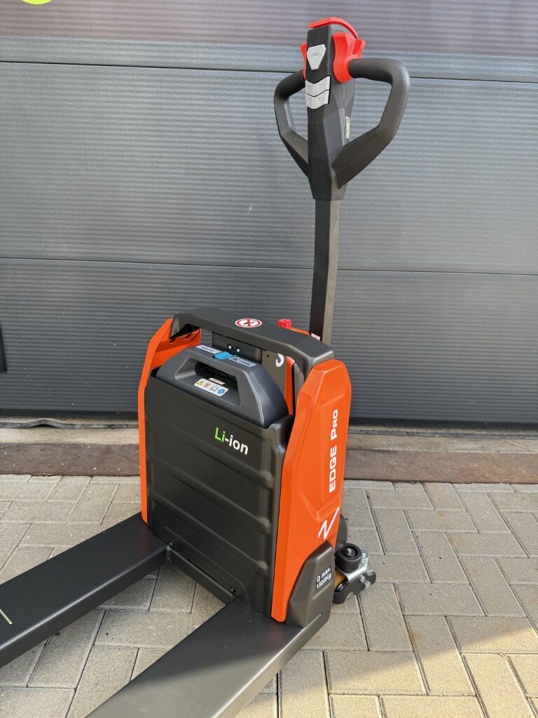 Elektrinis palečių vežimėlis EDGE Pro - 1500 kg ir 1150 mm šakės, 24V40Ah baterija - Image 11