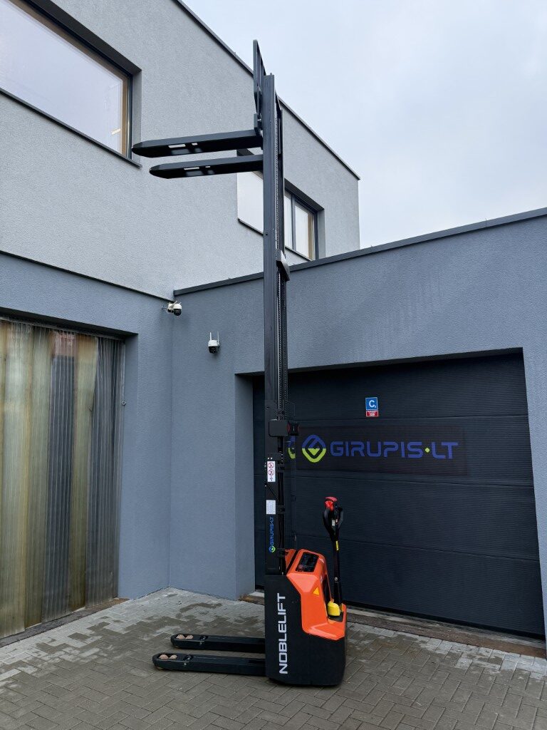 Savaeigis elektrinis keltuvas SWB130D, triguba strėlė ir su pradiniu pasistiebimu, kelia 1300 kg iki 4300 mm, 25,6V100Ah ličio baterija ir integruotas 25A įkroviklis - Image 7