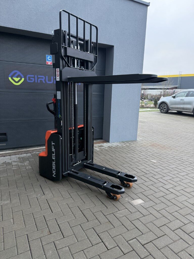 Savaeigis elektrinis keltuvas SWB130D, triguba strėlė ir su pradiniu pasistiebimu, kelia 1300 kg iki 4300 mm, 25,6V100Ah ličio baterija ir integruotas 25A įkroviklis - Image 5