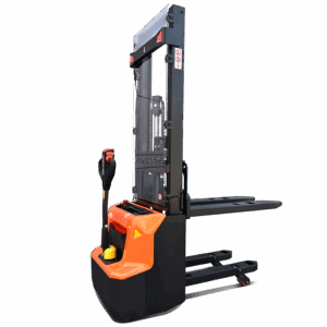 Savaeigis elektrinis keltuvas SWB130D, triguba strėlė ir su pradiniu pasistiebimu, kelia 1300 kg iki 4300 mm, 25,6V100Ah ličio baterija ir integruotas 25A įkroviklis