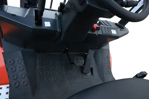 Erdvi operatoriaus vieta ir neslidi grindų danga
