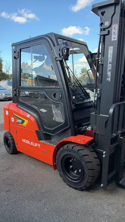 Noblelift NP35 krautuvas su pilna kabina